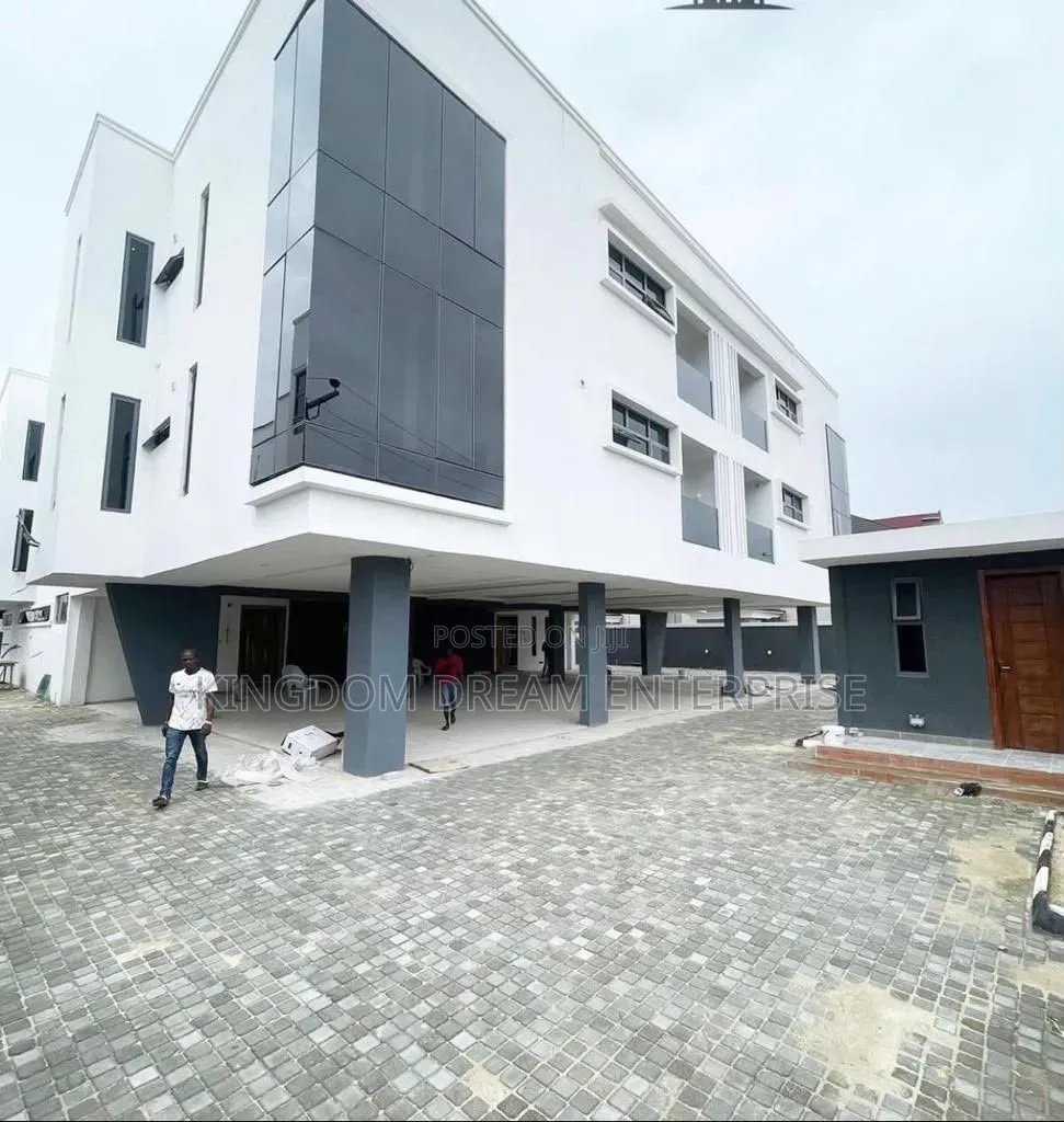 3bdrm Apartment in Lekki Phase 1 Right for sale in Lekki Phase 1