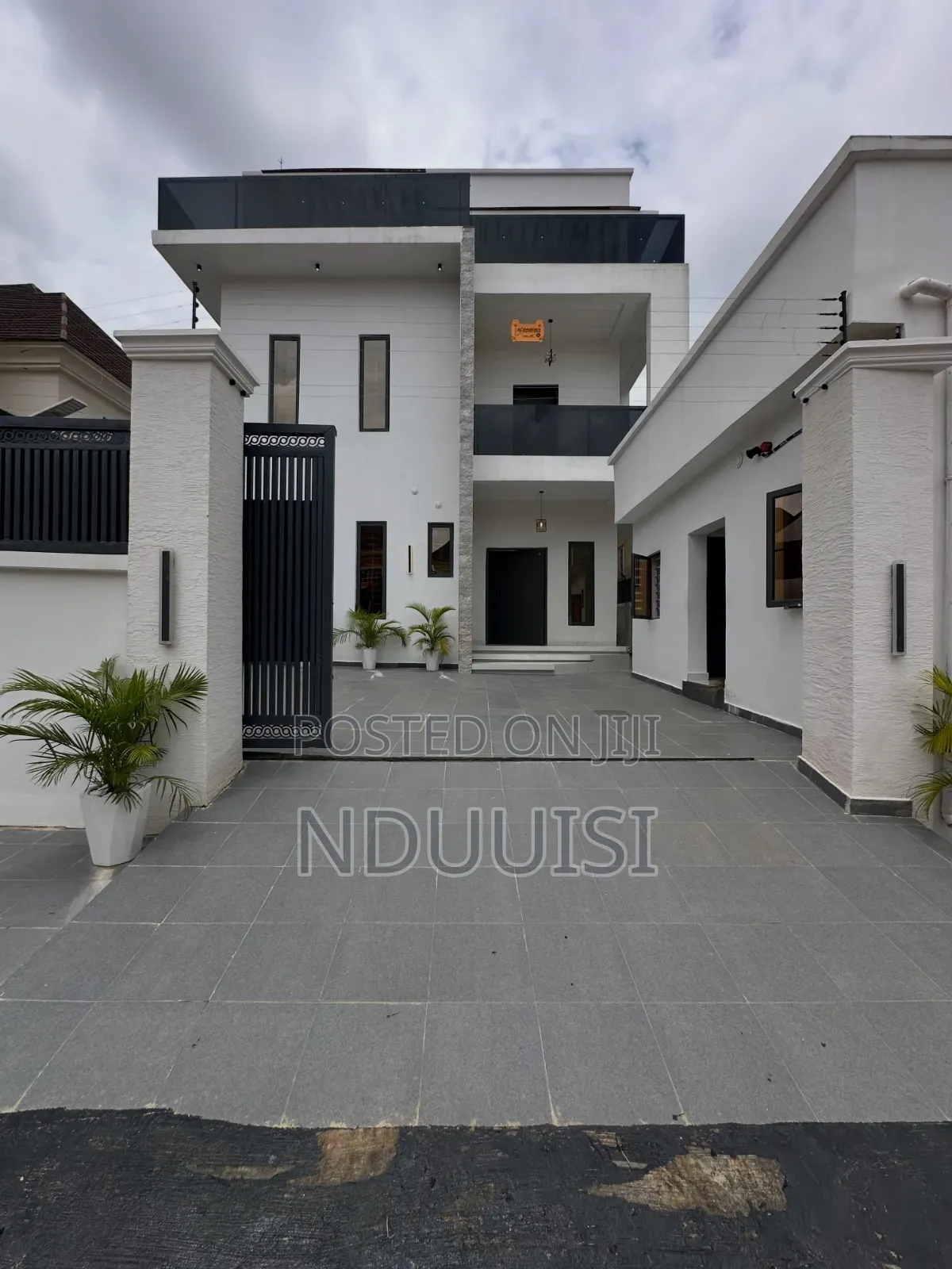 5bdrm Duplex in Apo Resettlement for sale in Apo Resettlement