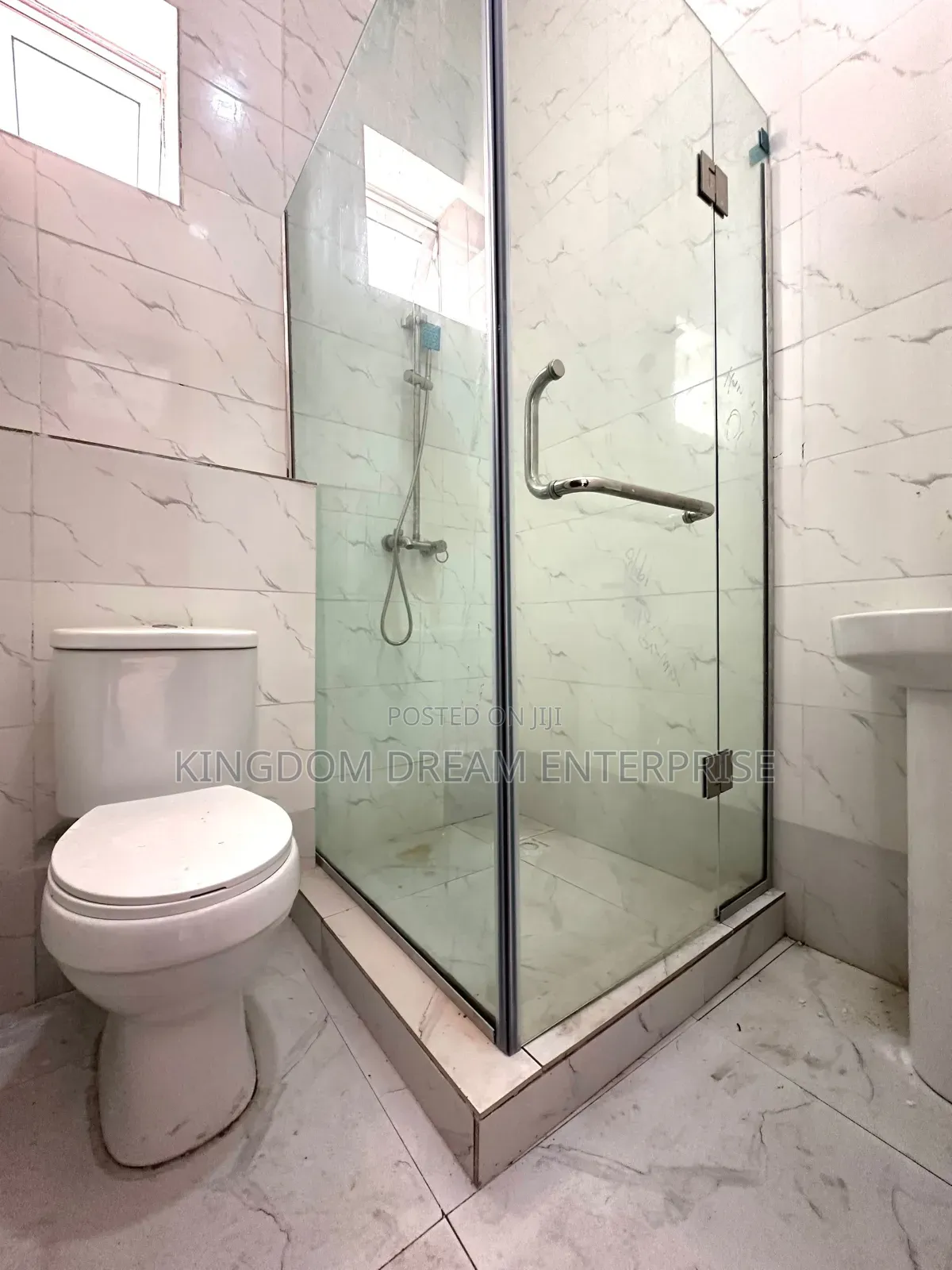 3bdrm Apartment in Lekki Phase 1 Right for sale in Lekki Phase 1