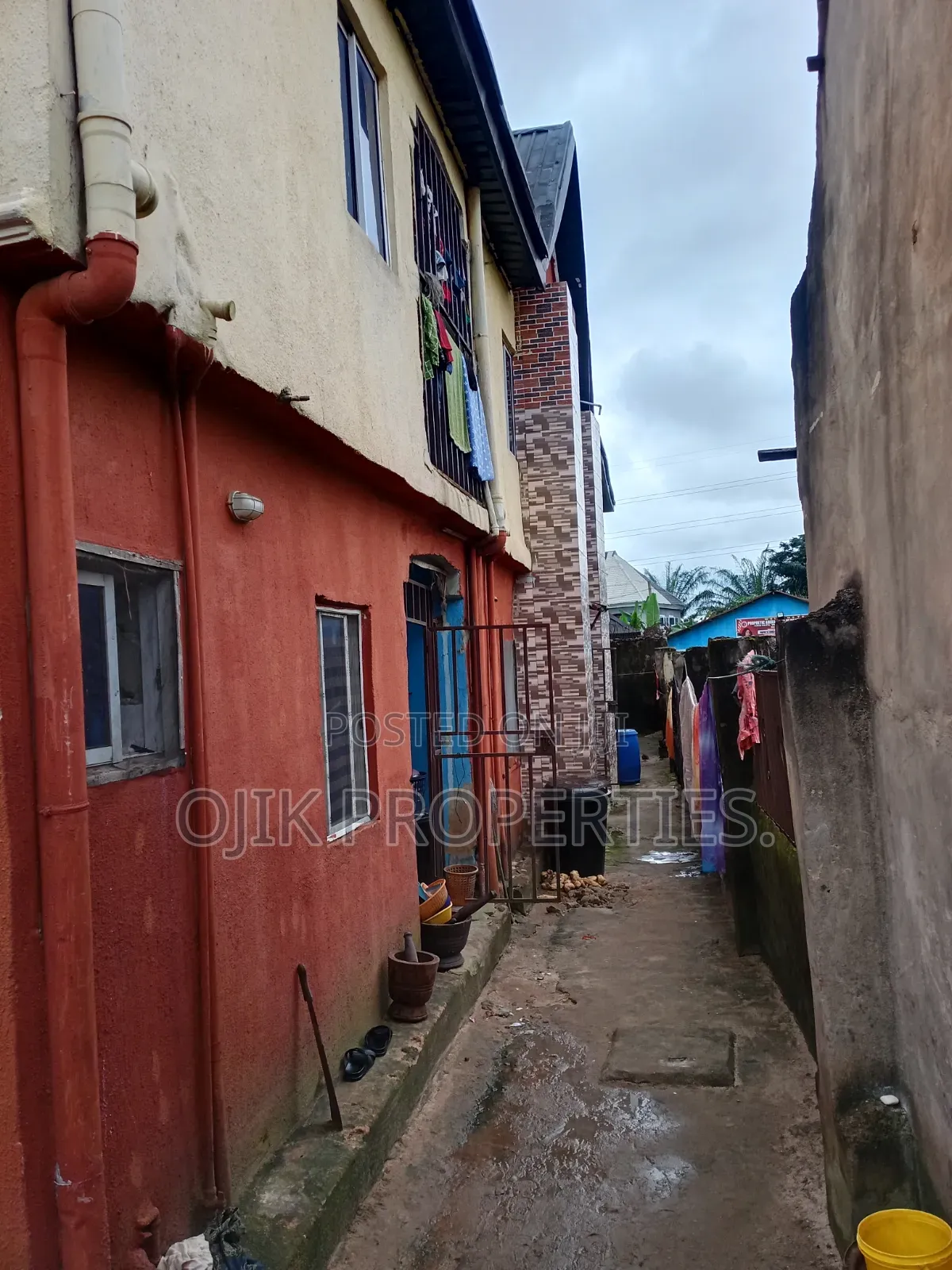16bdrm House in Ojik Properties, Owerri for sale in Owerri