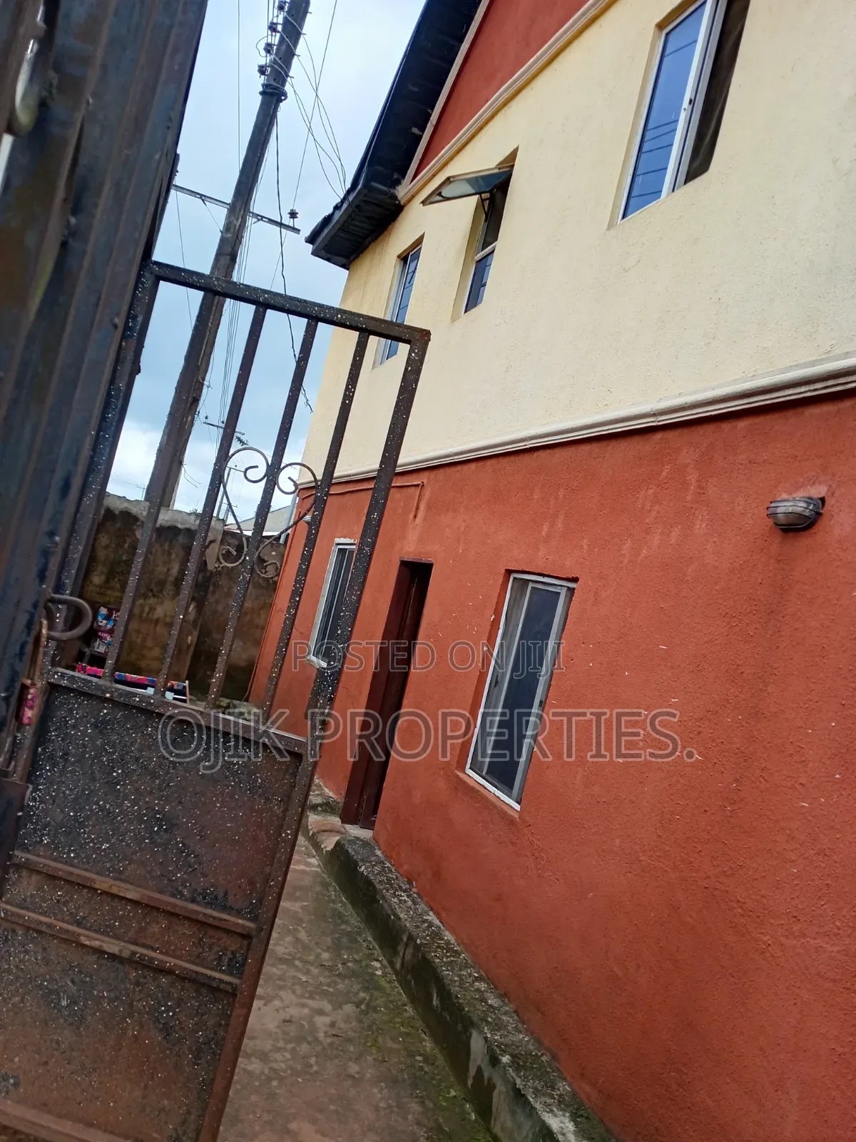 16bdrm House in Ojik Properties, Owerri for sale in Owerri