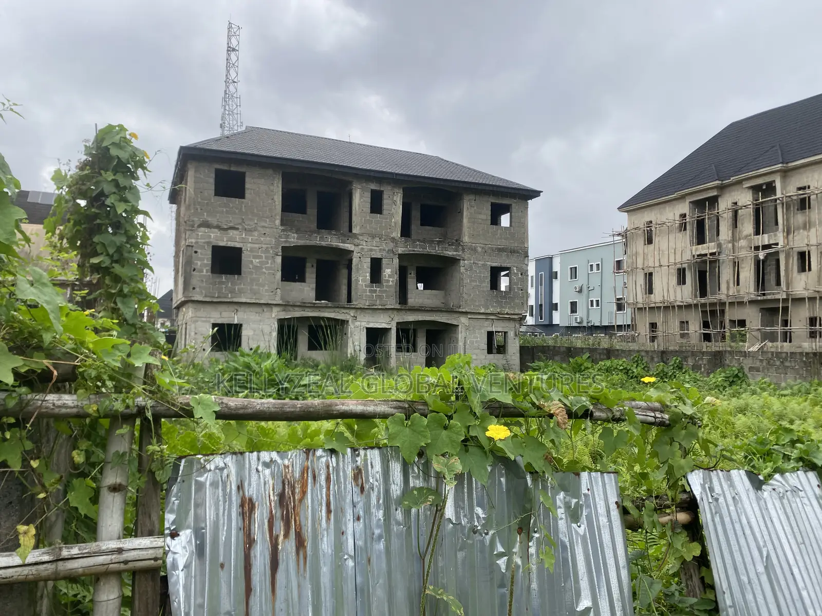 12bdrm House in Gloryland Estate Ago for sale in Ago Palace