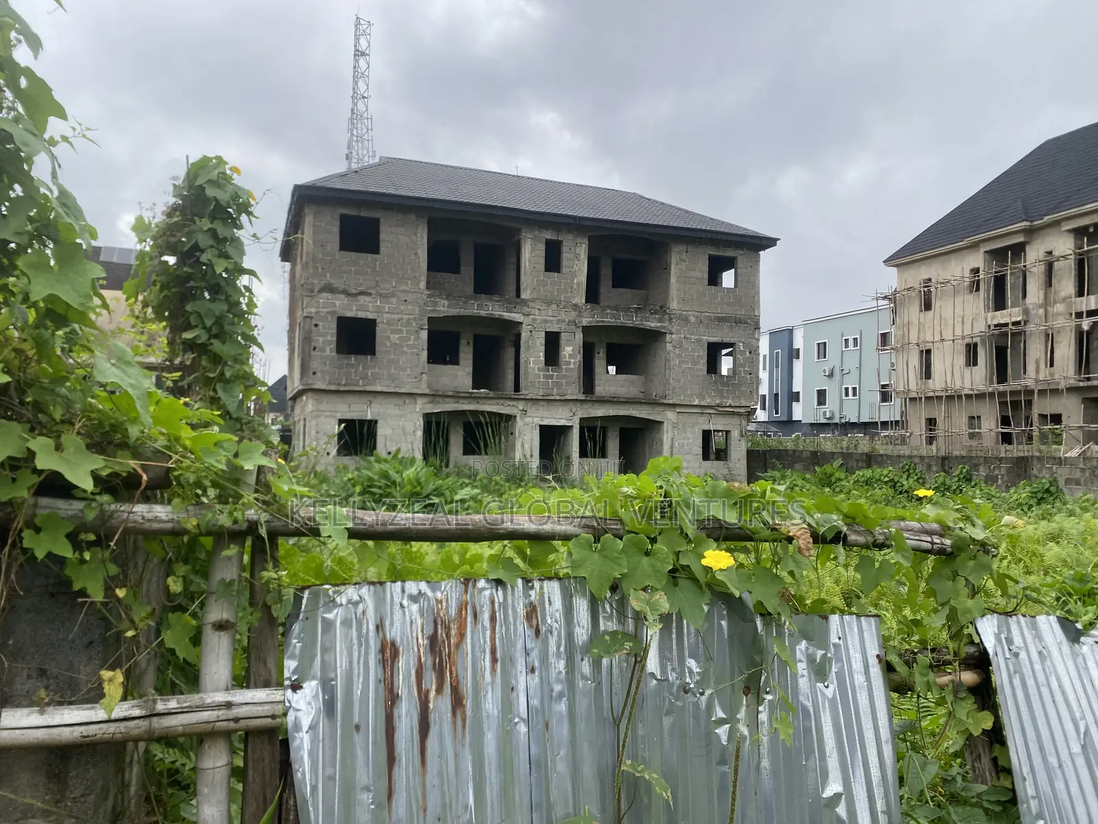 12bdrm House in Gloryland Estate Ago for sale in Ago Palace