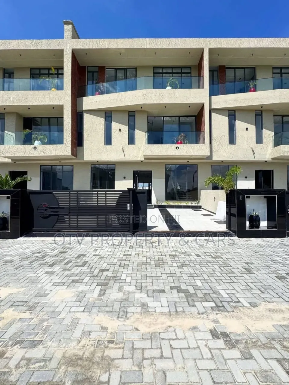 5bdrm Duplex in Lekki Phase 1 for sale in Lekki Phase 1