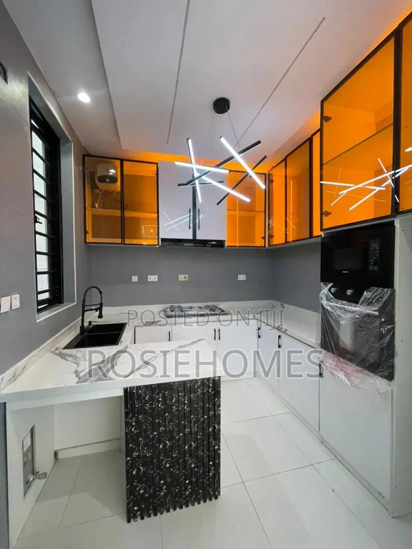 4bdrm Duplex in Ikota Gra for rent in Ikota