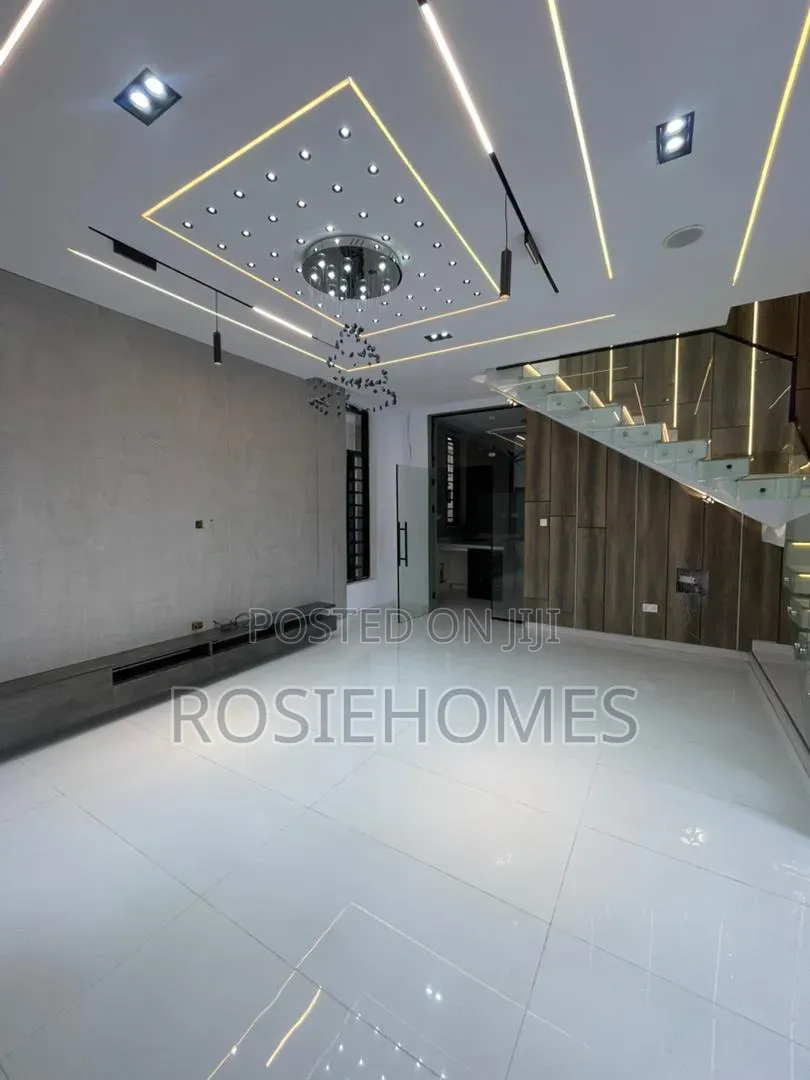 4bdrm Duplex in Ikota Gra for rent in Ikota