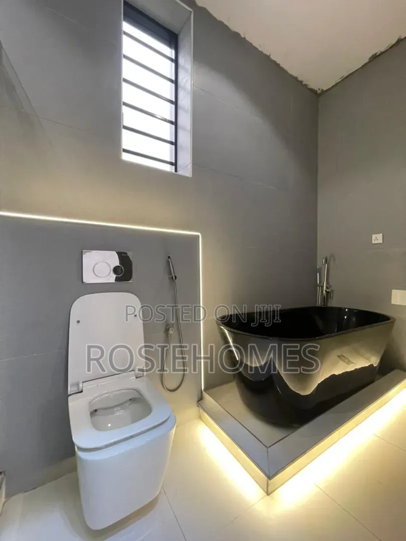 4bdrm Duplex in Ikota Gra for rent in Ikota