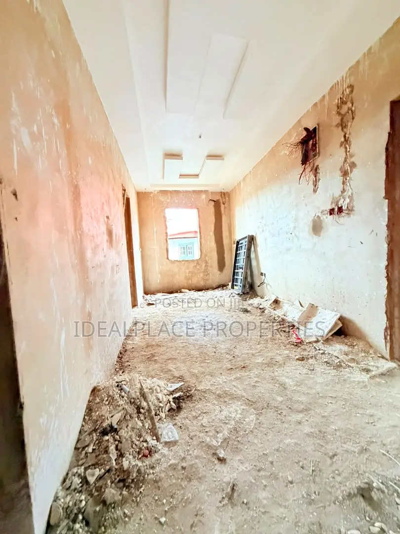 3bdrm Duplex in Surulere for sale in Surulere