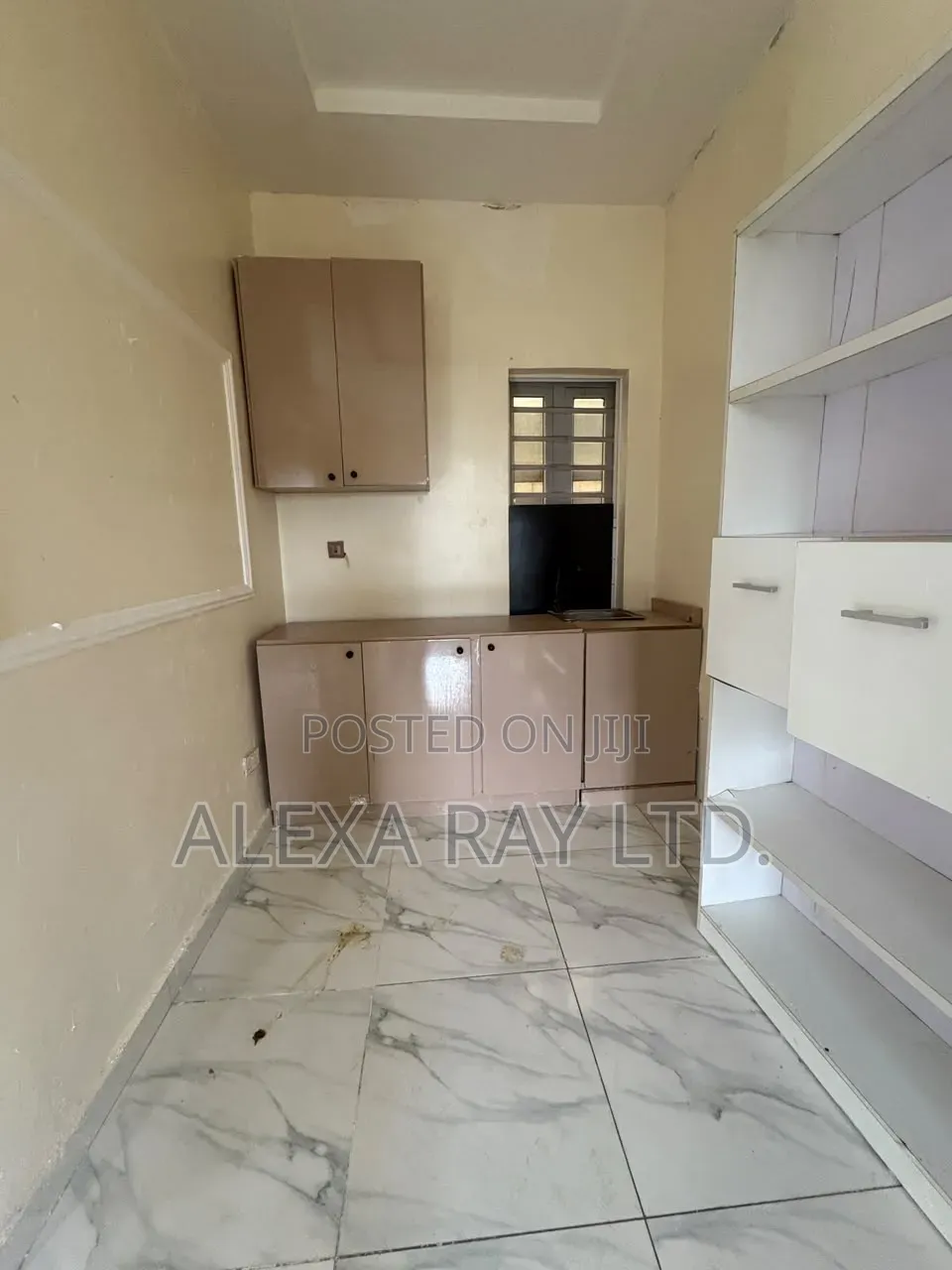 Studio Apartment in Chevron for rent in Chevron