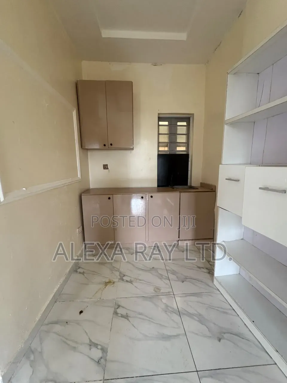 Studio Apartment in Chevron for rent in Chevron