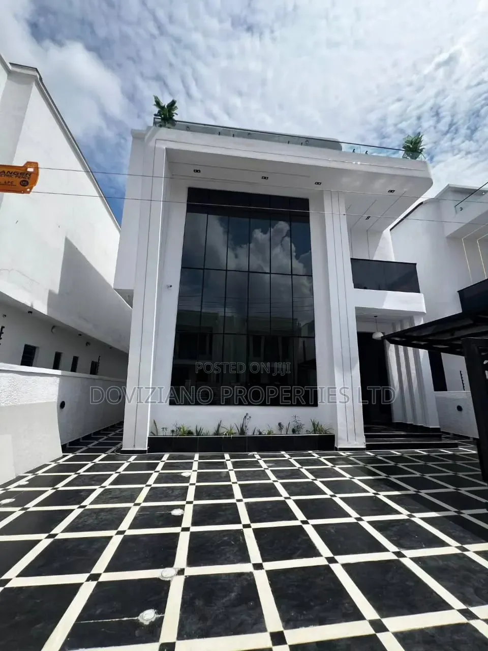 5bdrm Duplex in Off Lekki-Epe Expressway for sale in Off Lekki-Epe Expressway