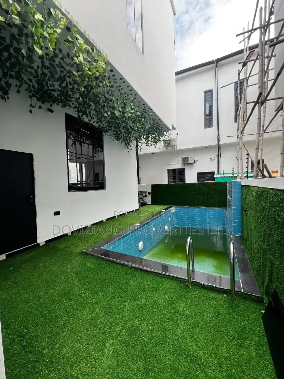 5bdrm Duplex in Off Lekki-Epe Expressway for sale in Off Lekki-Epe Expressway