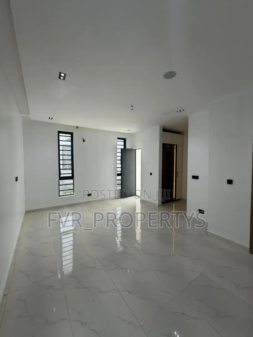 4bdrm Duplex in Ikota Gra for sale in Ikota