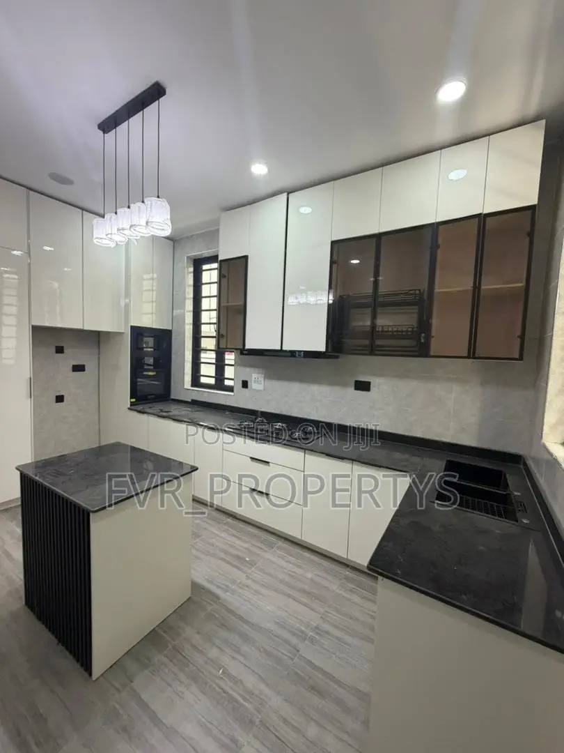 4bdrm Duplex in Ikota Gra for sale in Ikota