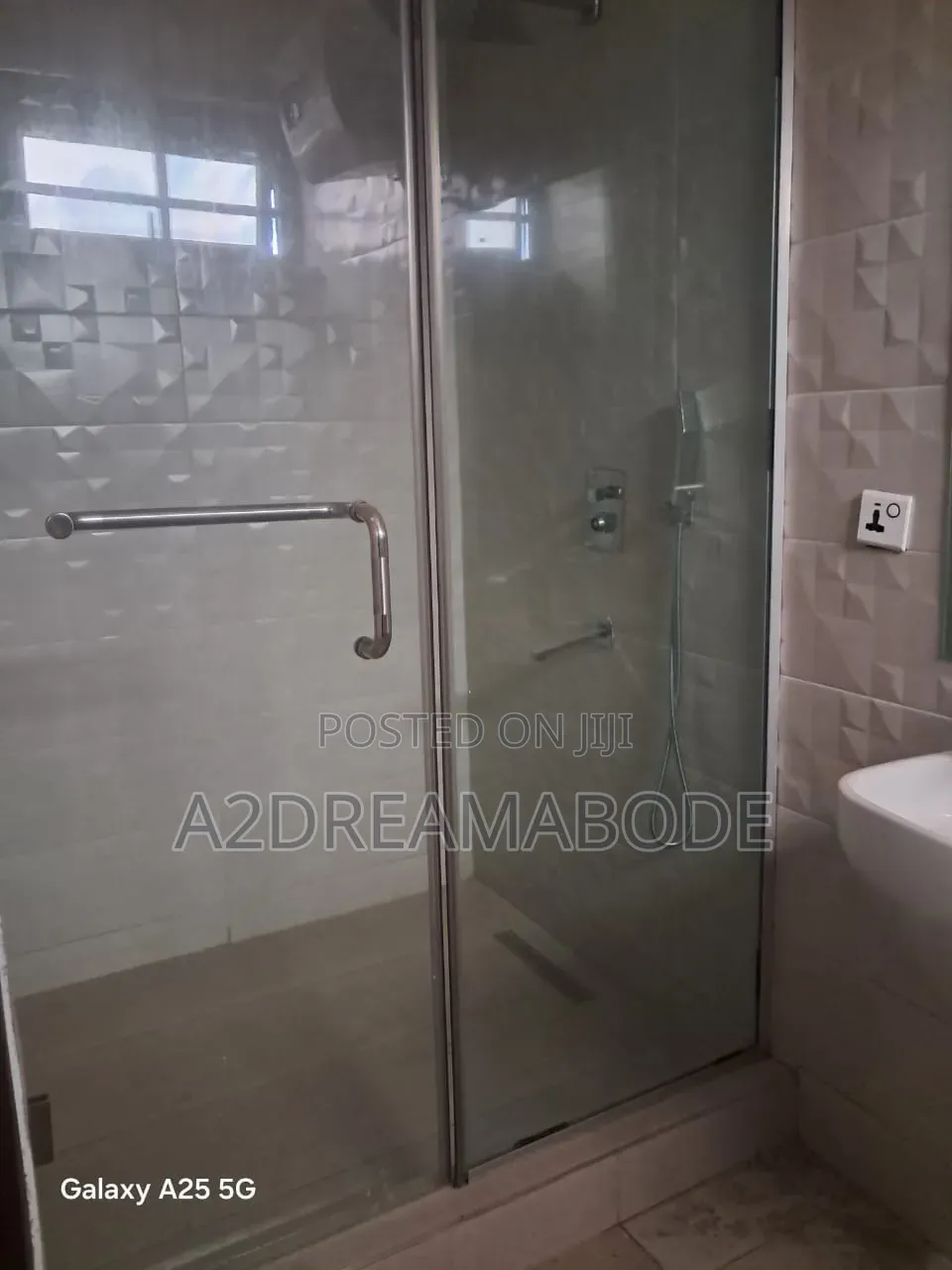 3bdrm Apartment in Ikeja Gra for rent in Ikeja GRA
