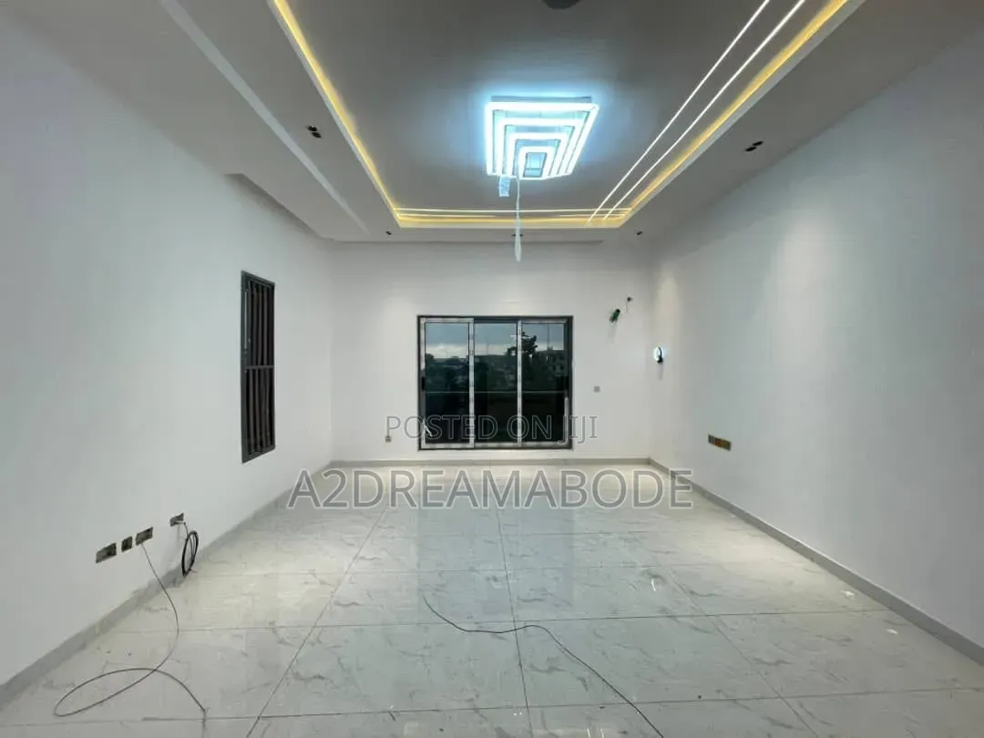 3bdrm Apartment in Ikeja Gra for rent in Ikeja GRA