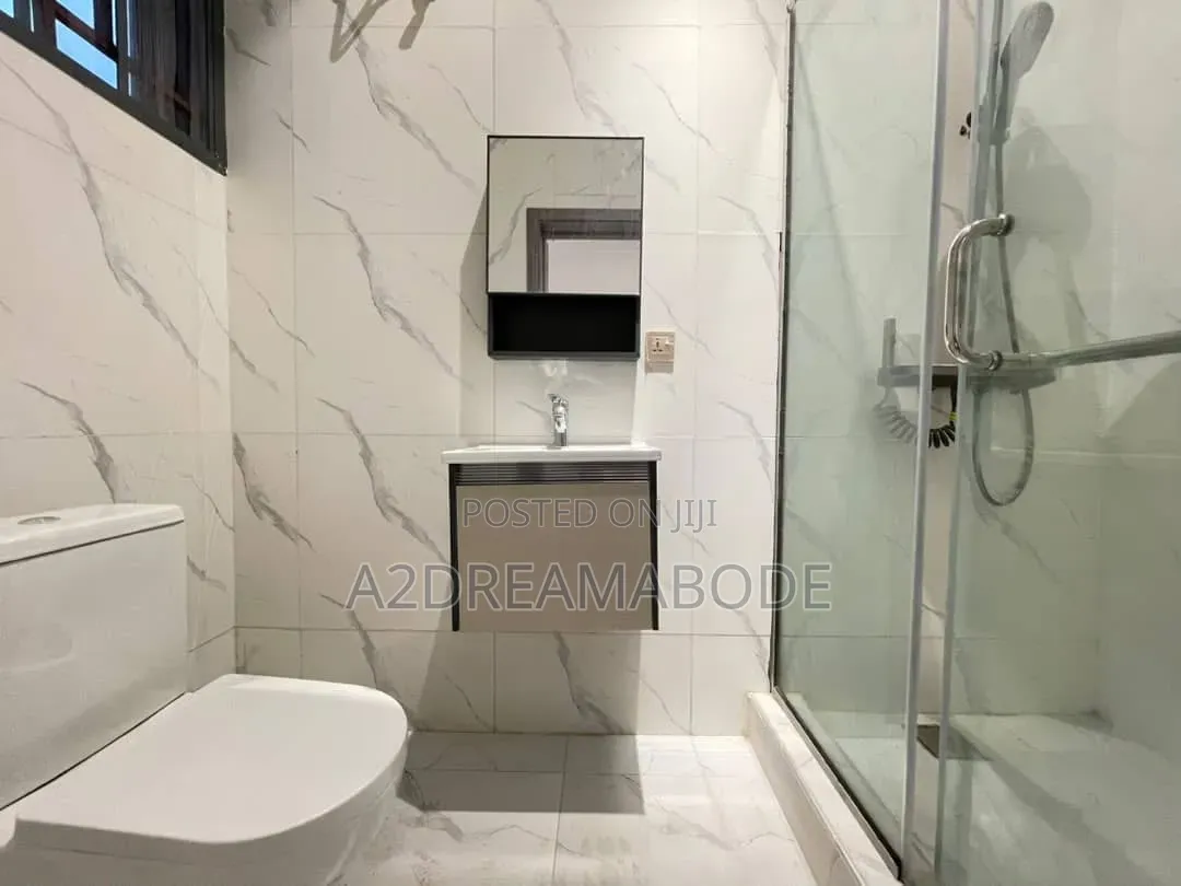 3bdrm Apartment in Ikeja Gra for rent in Ikeja GRA