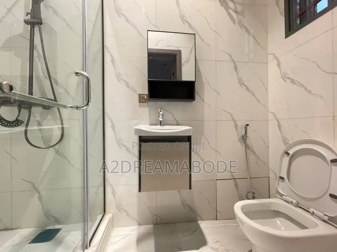 3bdrm Apartment in Ikeja Gra for rent in Ikeja GRA