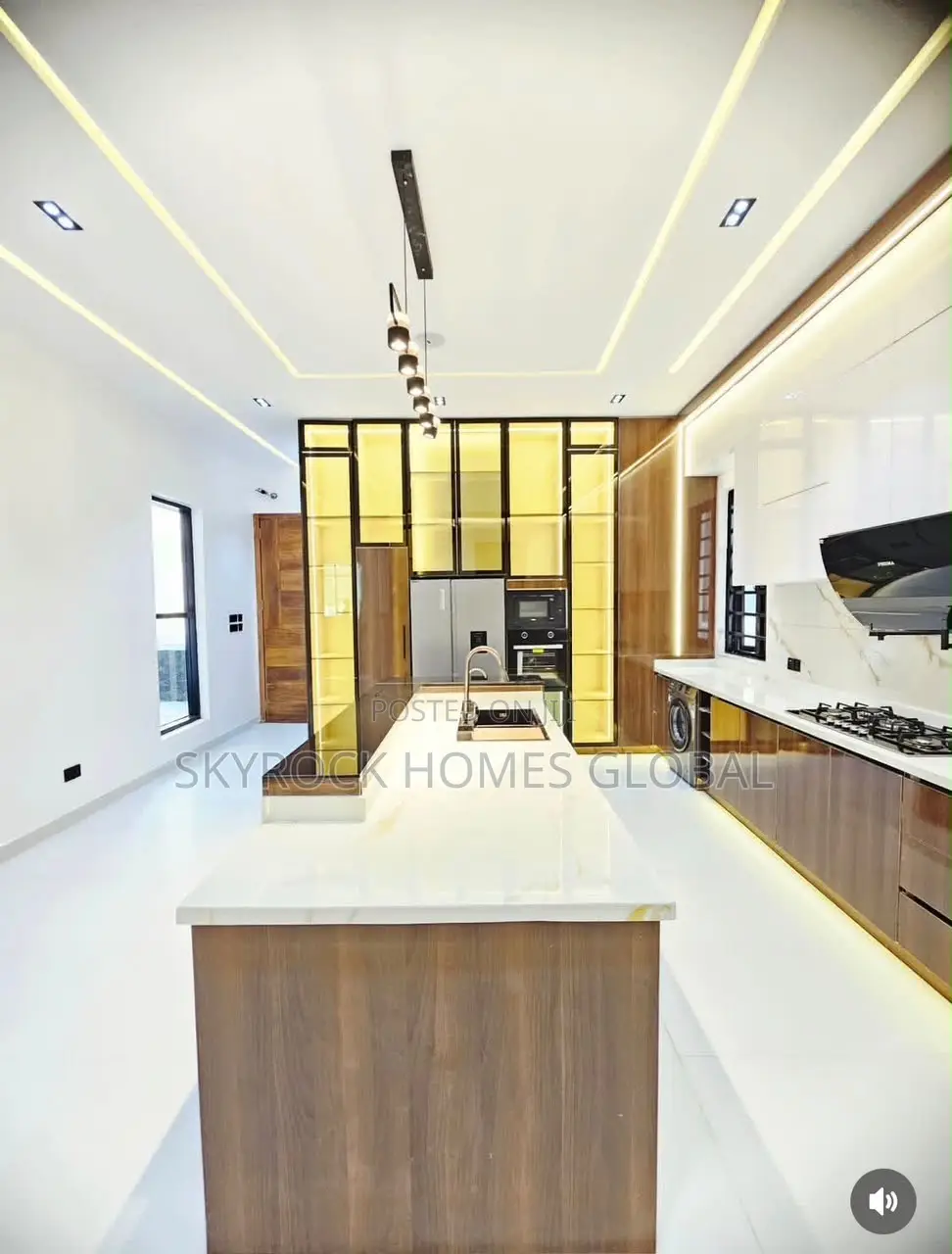 5bdrm Duplex in Ikota for sale in Ikota
