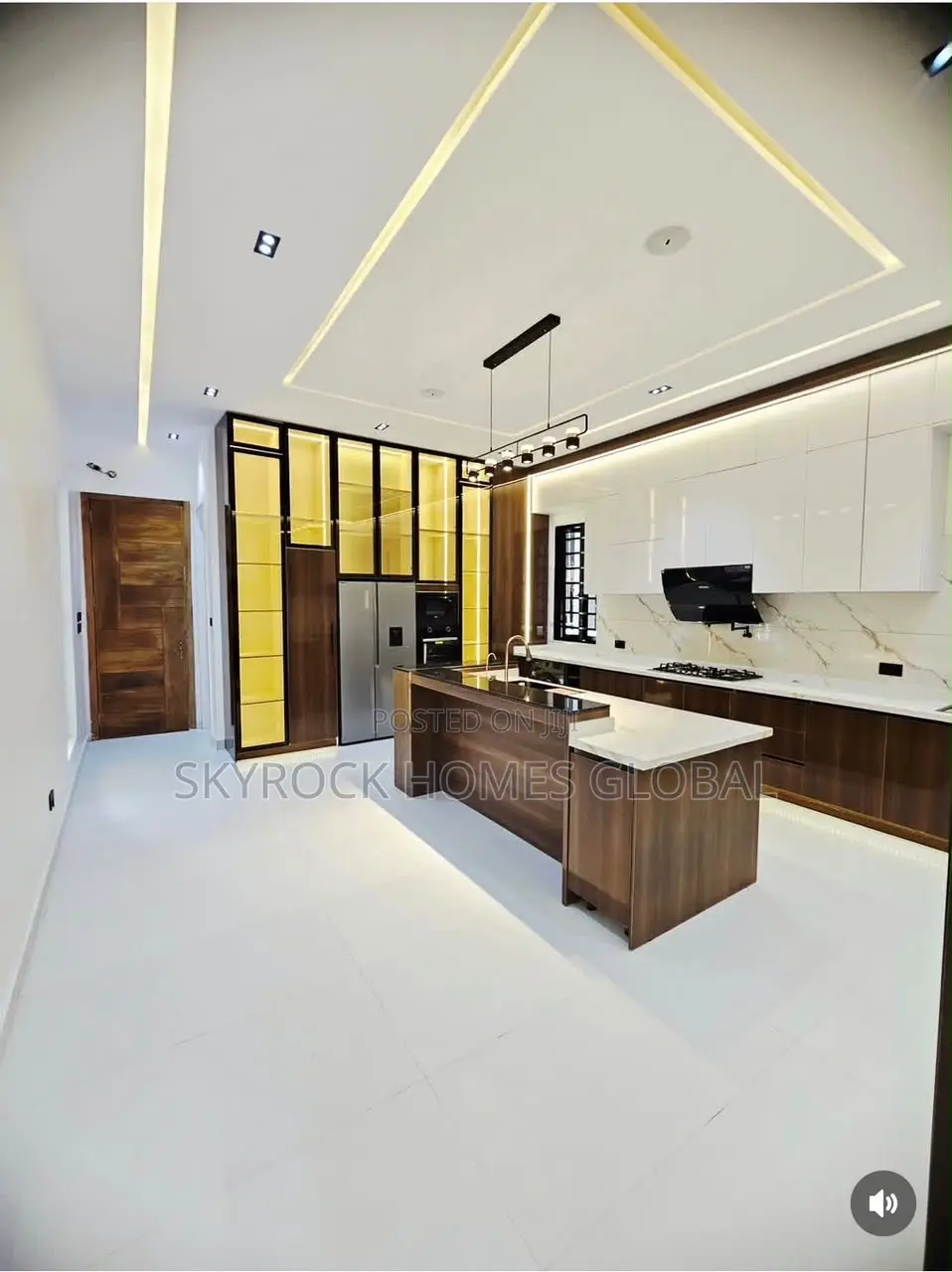 5bdrm Duplex in Ikota for sale in Ikota