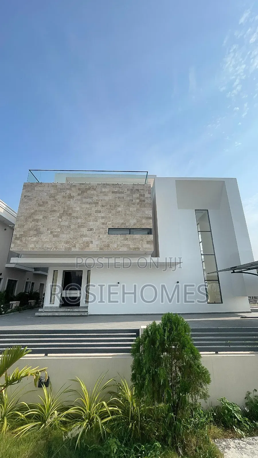 5bdrm Duplex in Chevron for sale in Chevron