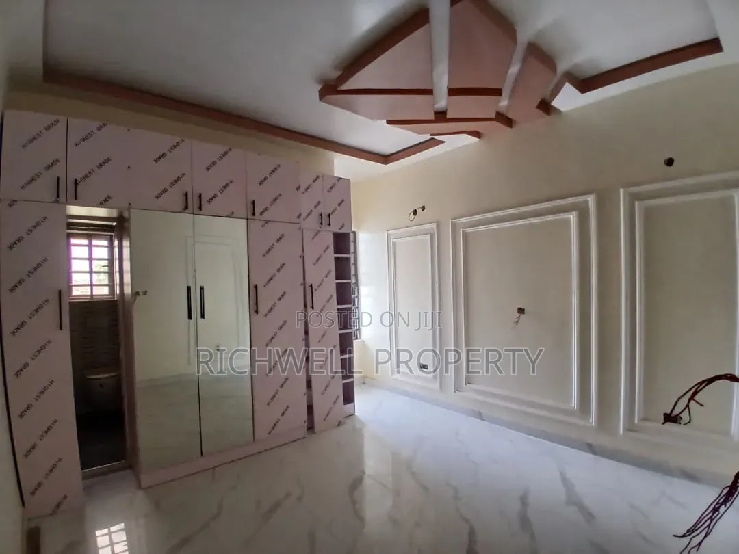 5bdrm Duplex in Ajila Estate, Elebu, for sale in Akala Express