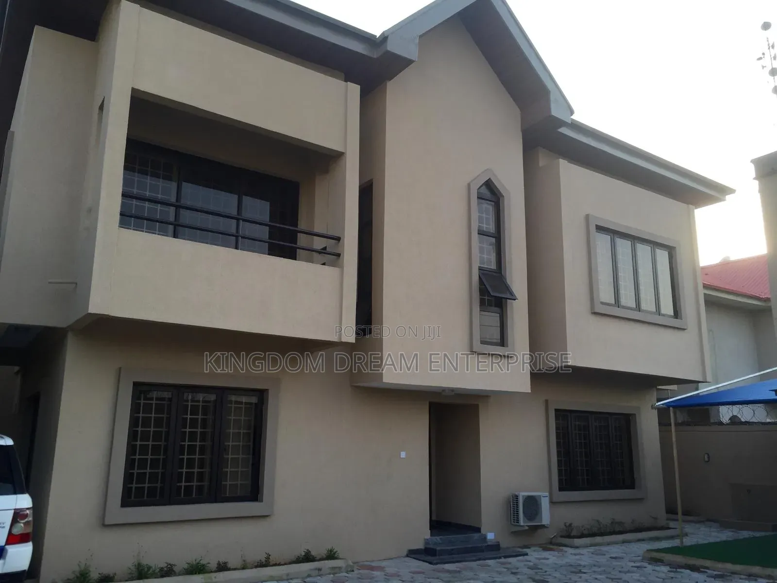 4bdrm Duplex in Off Admiralty Way for sale in Lekki Phase 1