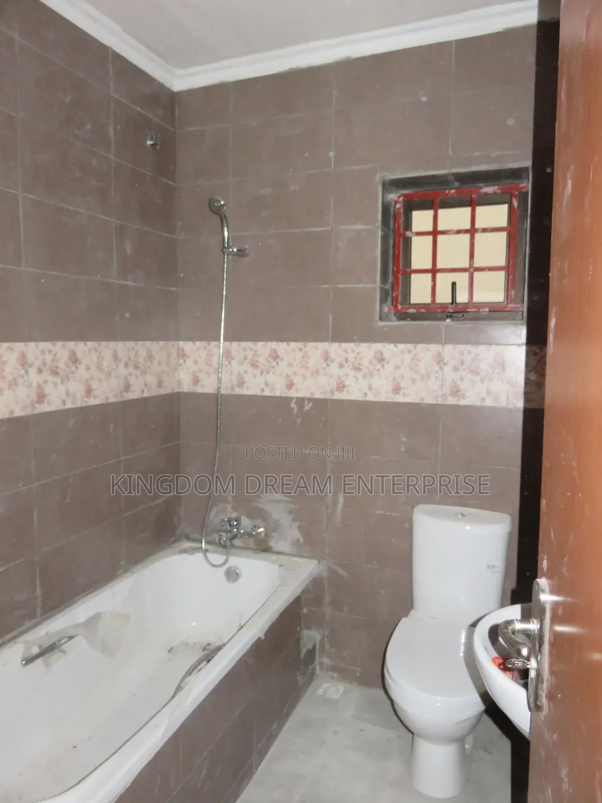 4bdrm Duplex in Off Admiralty Way for sale in Lekki Phase 1