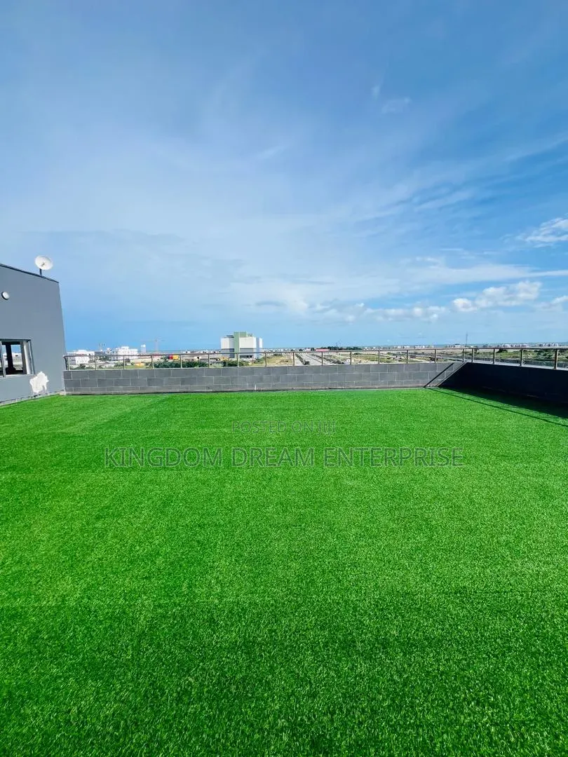 Commercial SPACE for Lounge, Sky Bar,20M × 2 Years 200sqm
Jakande in Jakande