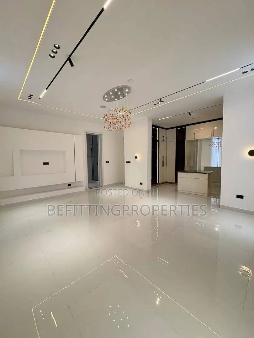 6bdrm Mansion in Lekki for sale in Lekki