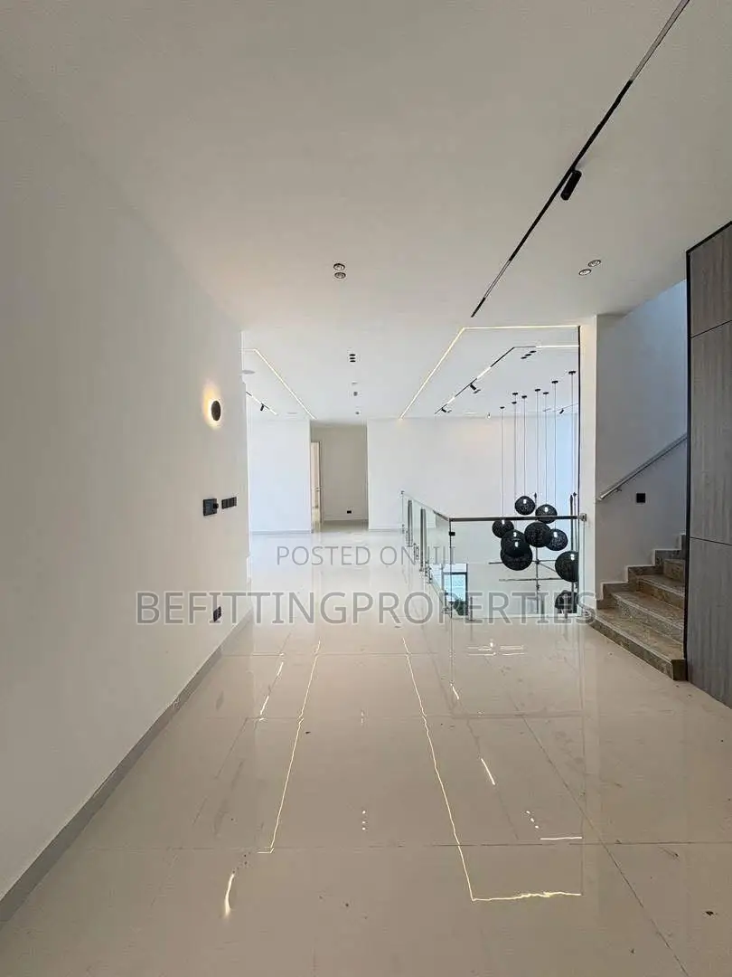 6bdrm Mansion in Lekki for sale in Lekki