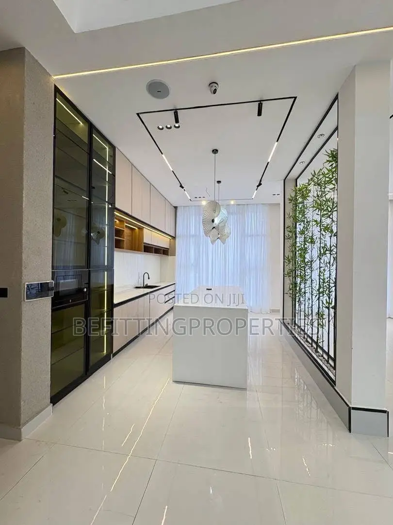 6bdrm Mansion in Lekki for sale in Lekki