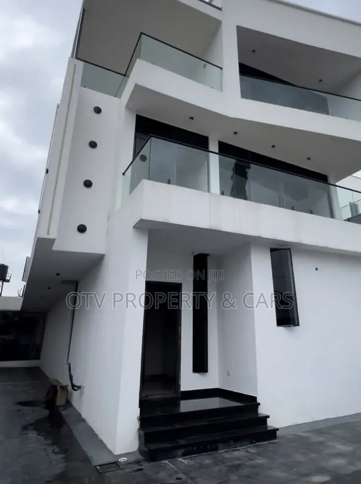 5bdrm Duplex in Lekki Phase 1 for sale in Lekki Phase 1