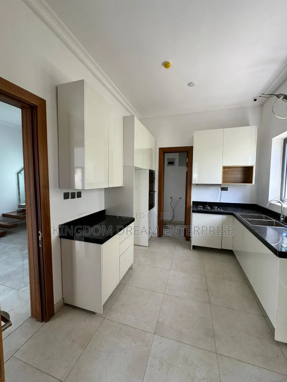 4bdrm Penthouse in Cowrie Creek Estate for rent in Ikate