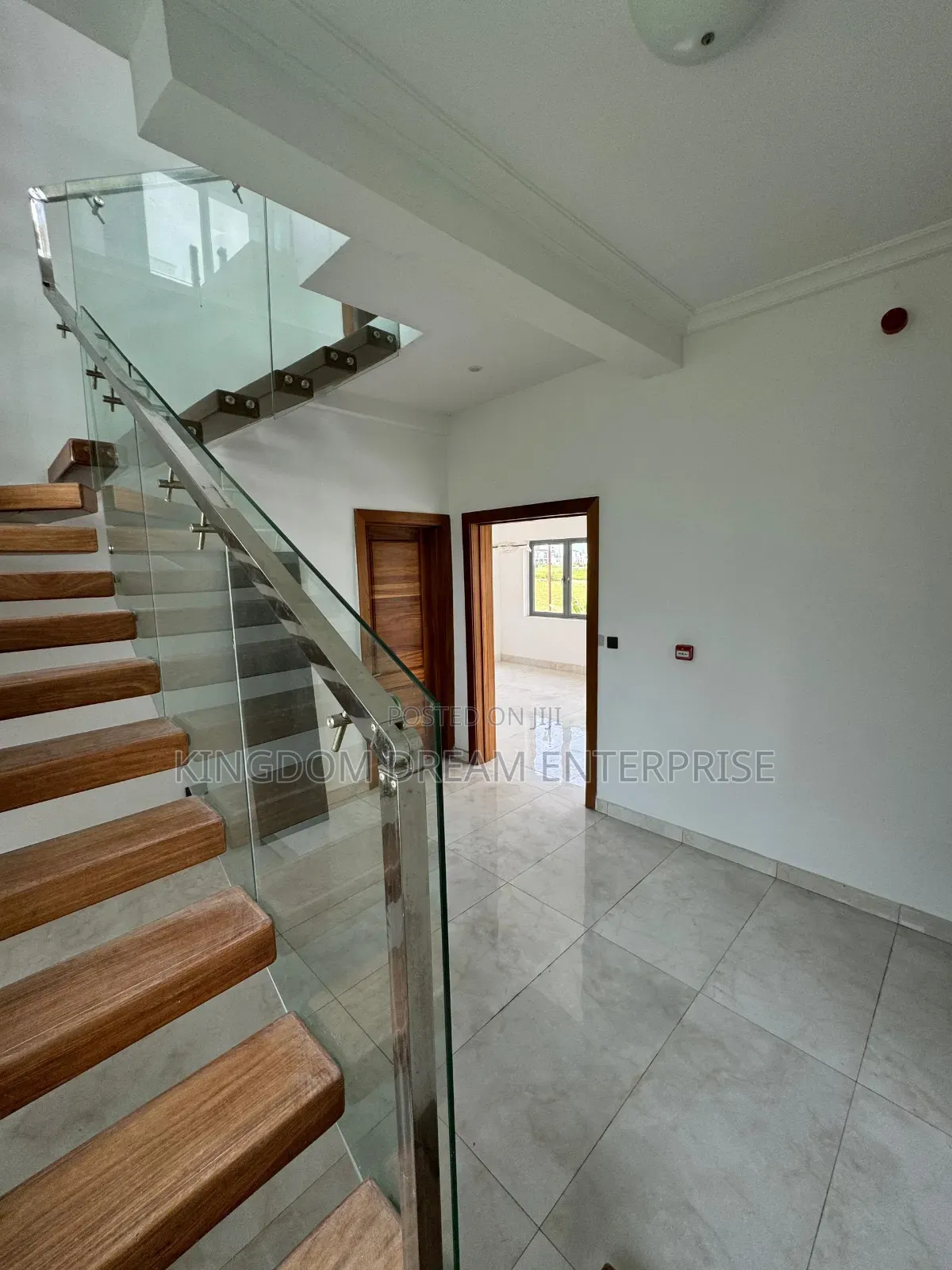4bdrm Penthouse in Cowrie Creek Estate for rent in Ikate