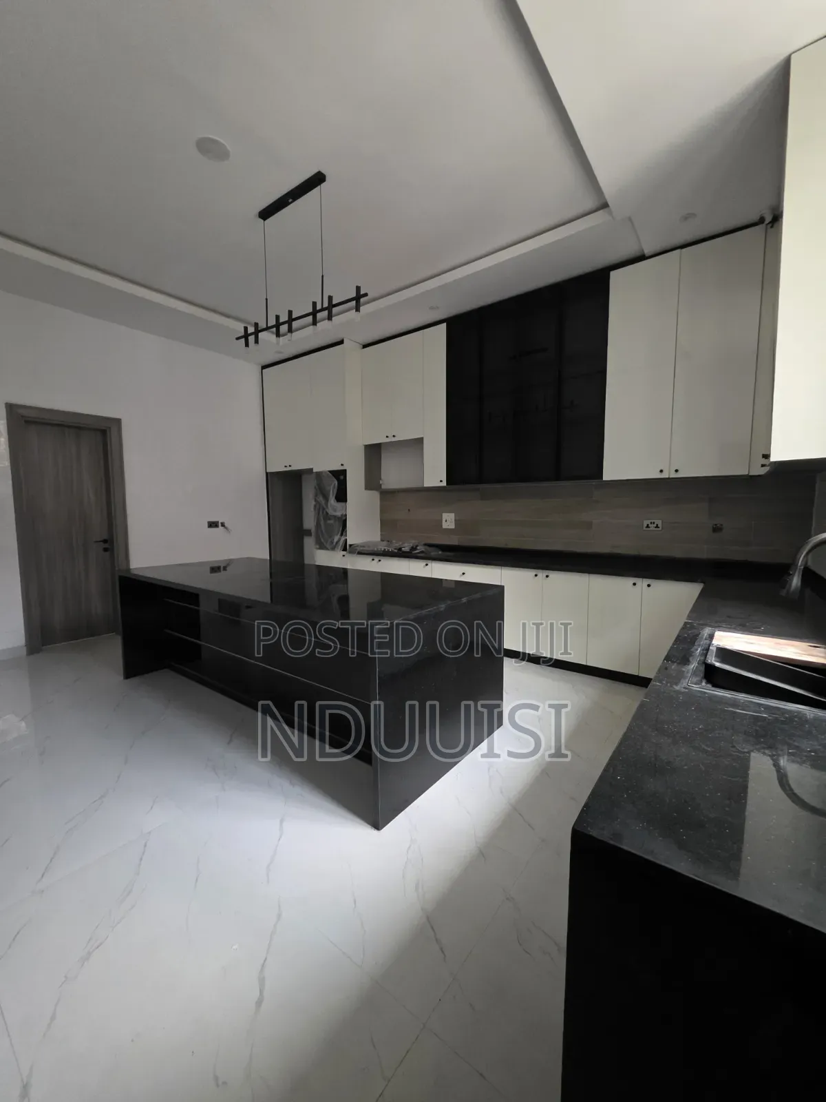 5bdrm Duplex in Apo Resettlement for sale in Apo Resettlement