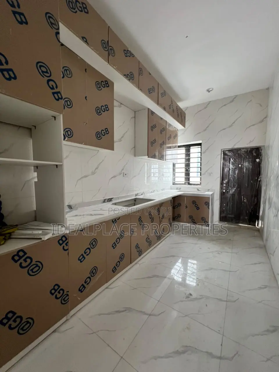 4bdrm Townhouse/Terrace in Ikota for sale in Ikota