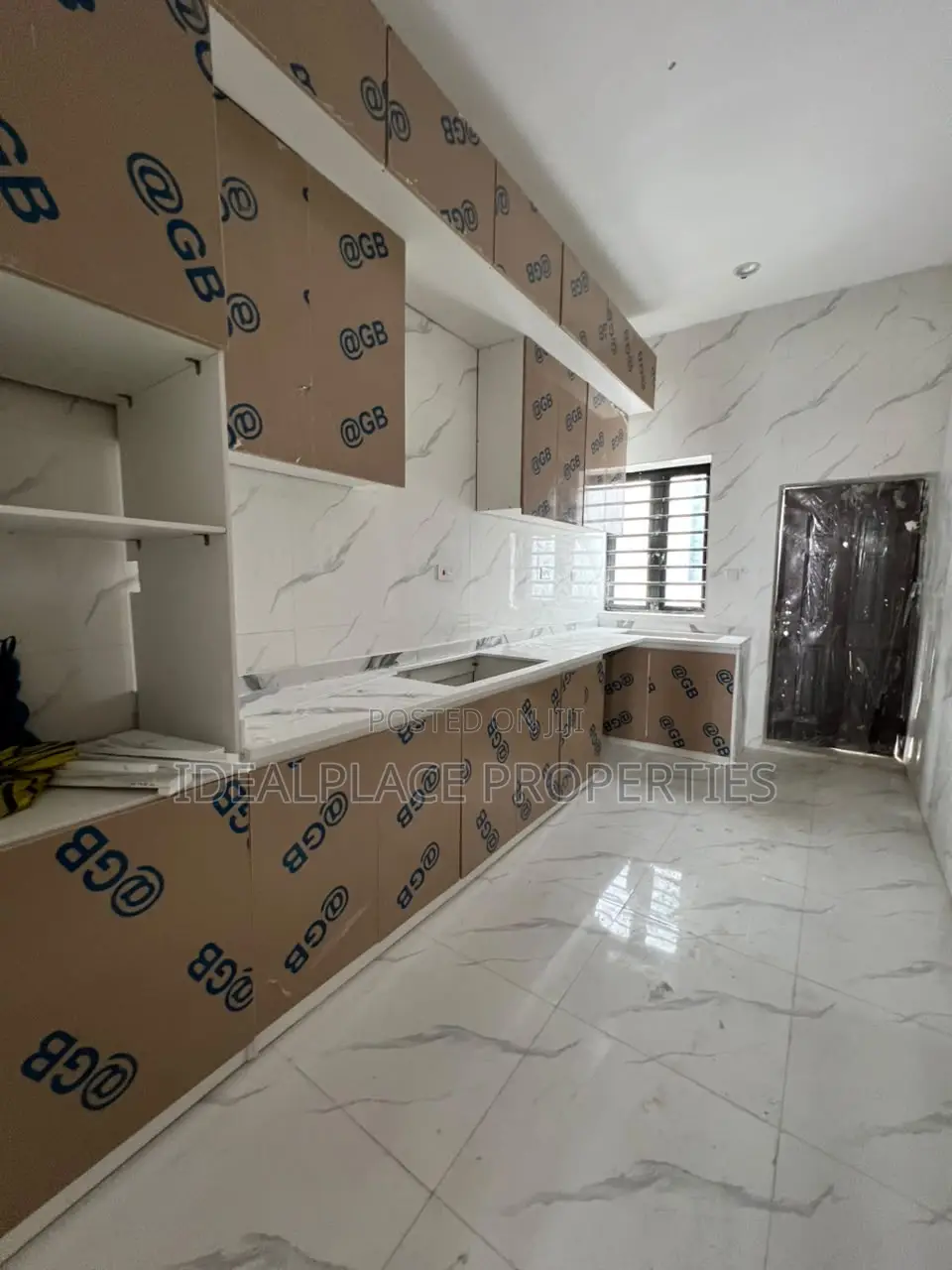 4bdrm Townhouse/Terrace in Ikota for sale in Ikota