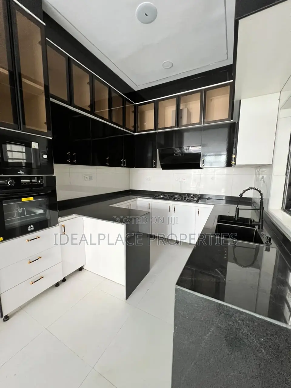 4bdrm Duplex in Ikota for sale in Ikota