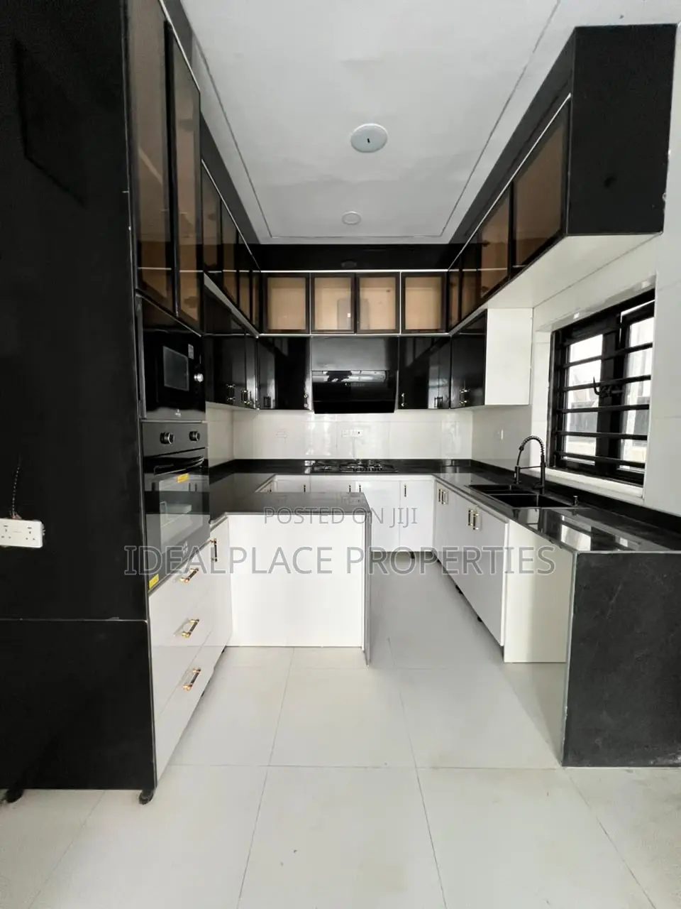 4bdrm Duplex in Ikota for sale in Ikota