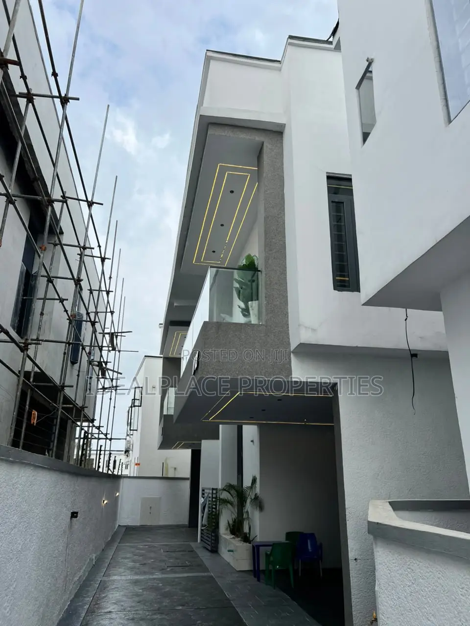 4bdrm Duplex in Ikota for sale in Ikota