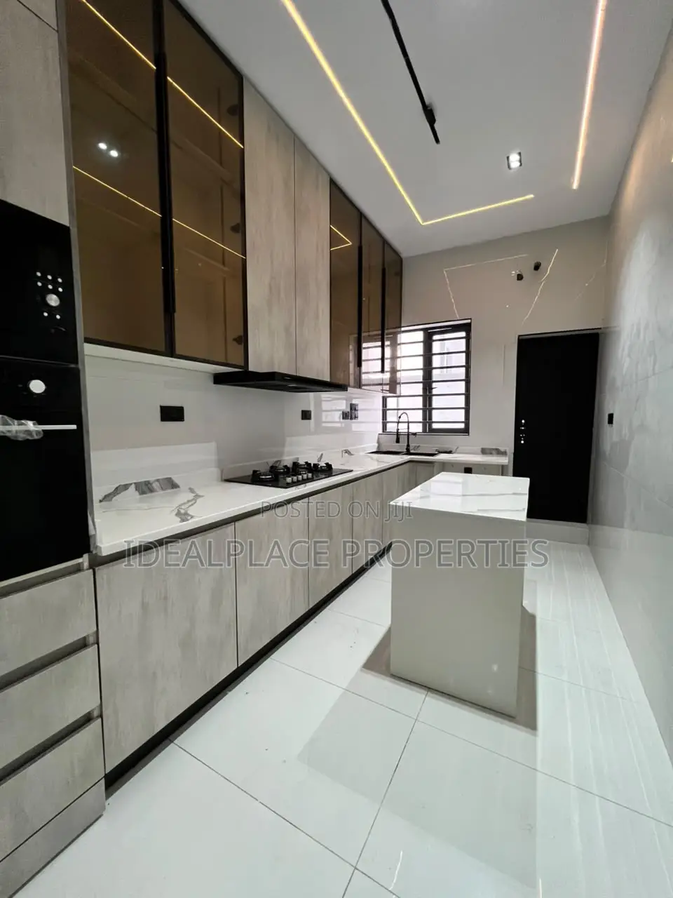 4bdrm Duplex in Ikota for sale in Ikota