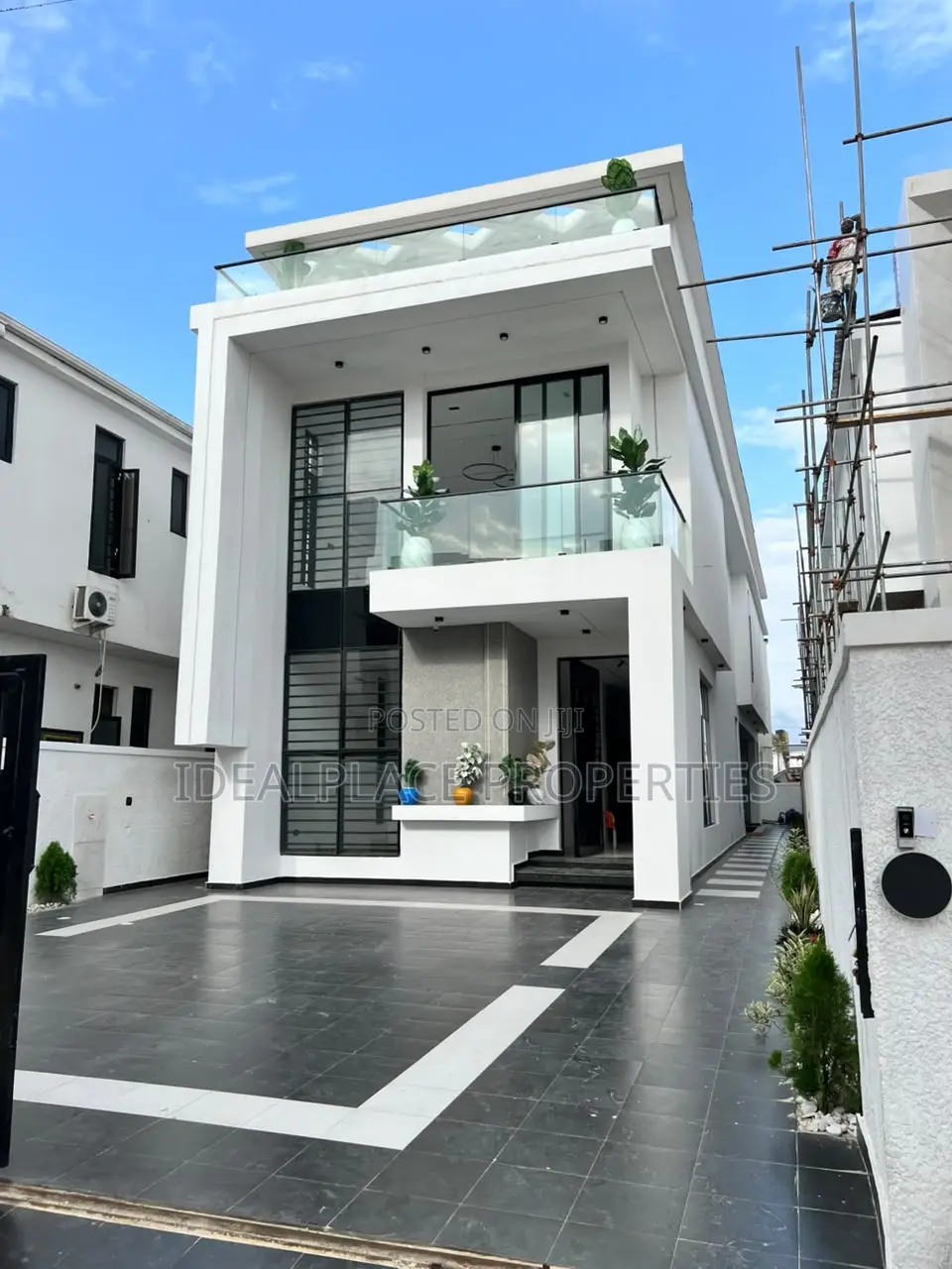 5bdrm Duplex in Ikota for sale in Ikota