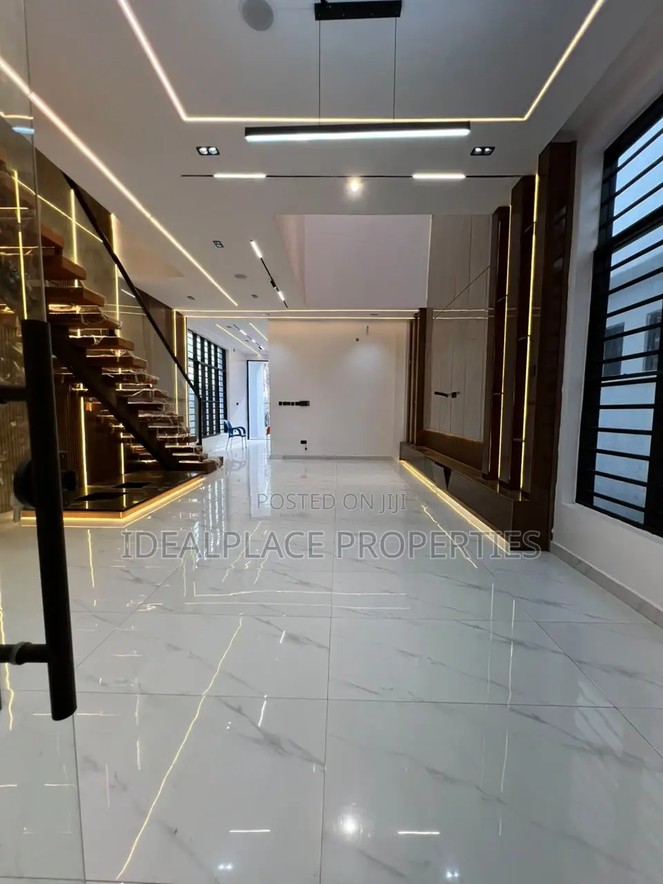 5bdrm Duplex in Ikota for sale in Ikota