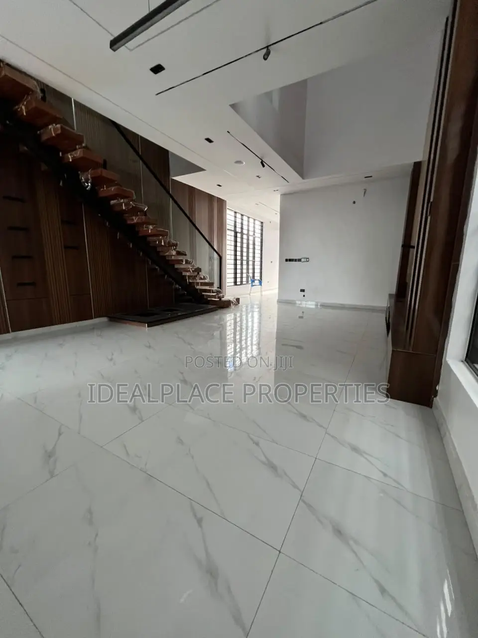 5bdrm Duplex in Ikota for sale in Ikota