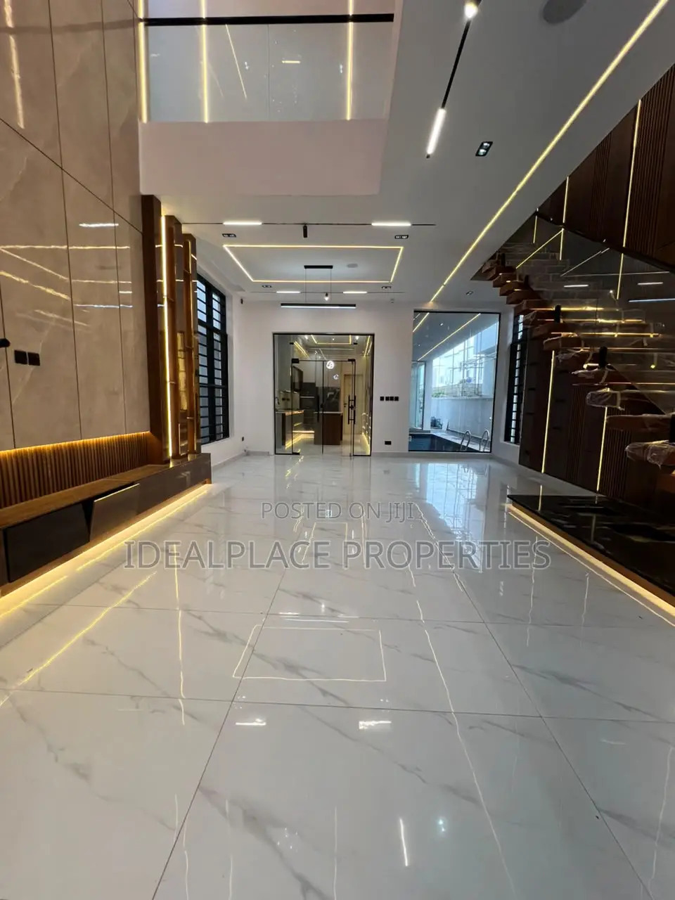 5bdrm Duplex in Ikota for sale in Ikota