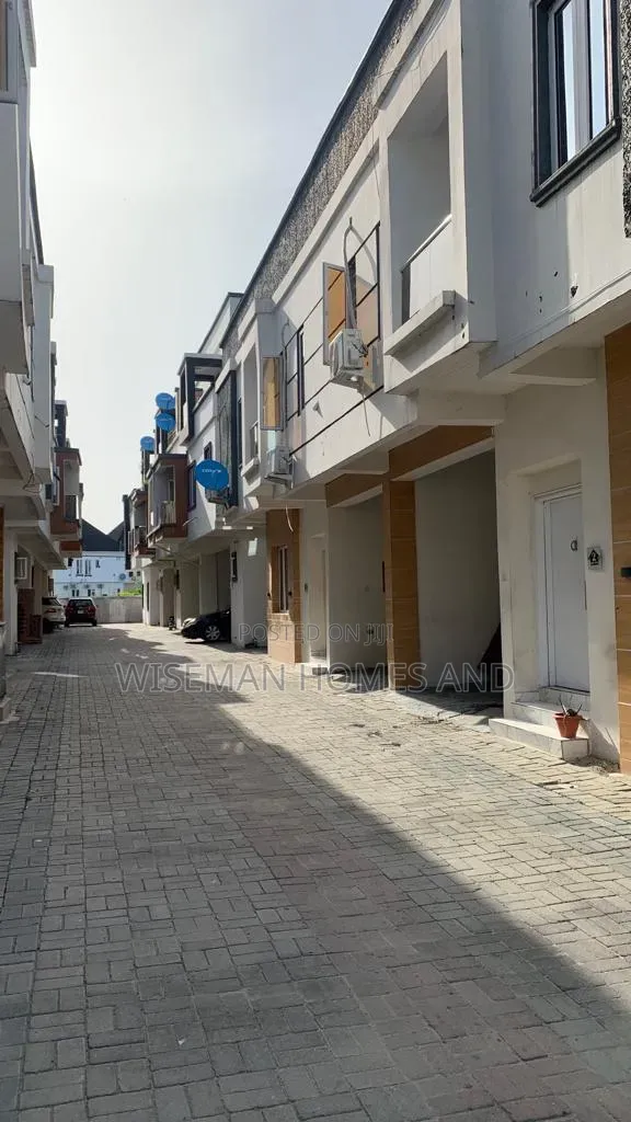 4bdrm Duplex in Lekki County, Ikota for rent in Ikota