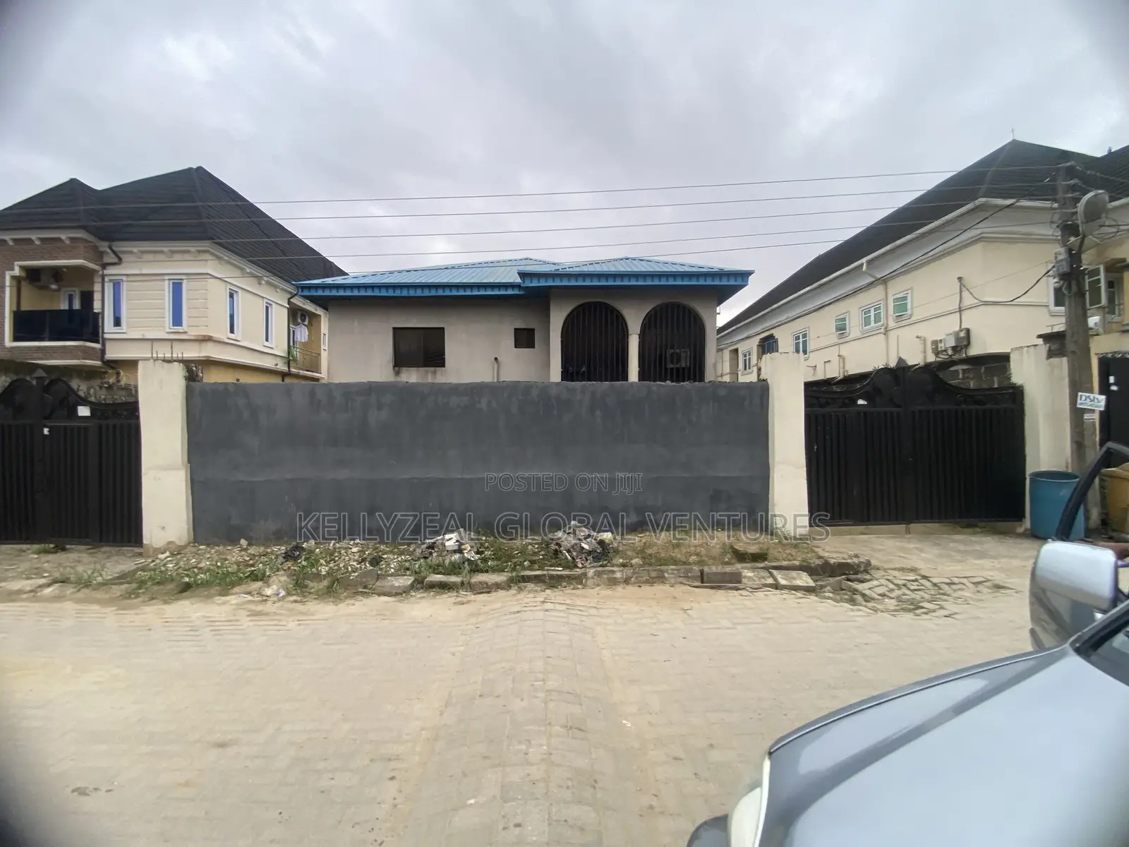 12bdrm House in Gloryland Estate, Ago Palace for sale in Ago Palace