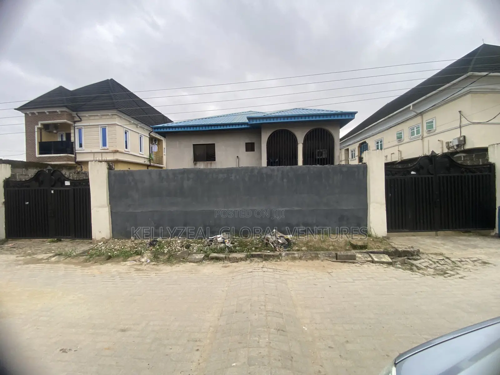 12bdrm House in Gloryland Estate, Ago Palace for sale in Ago Palace