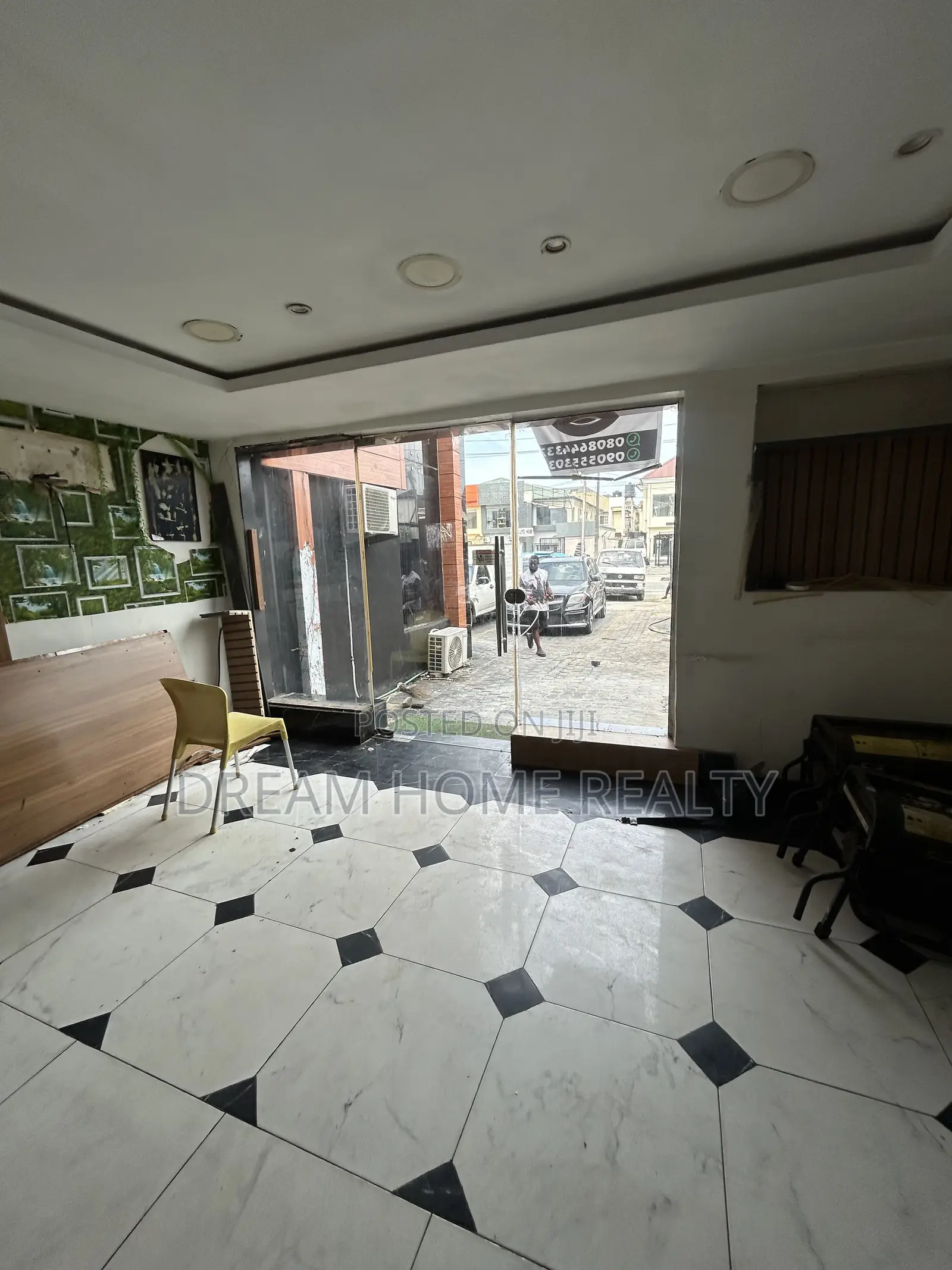 Perfect Shop Space in Lekki 1, Perfect for Fast Food/Restaurant in Lekki Phase 1